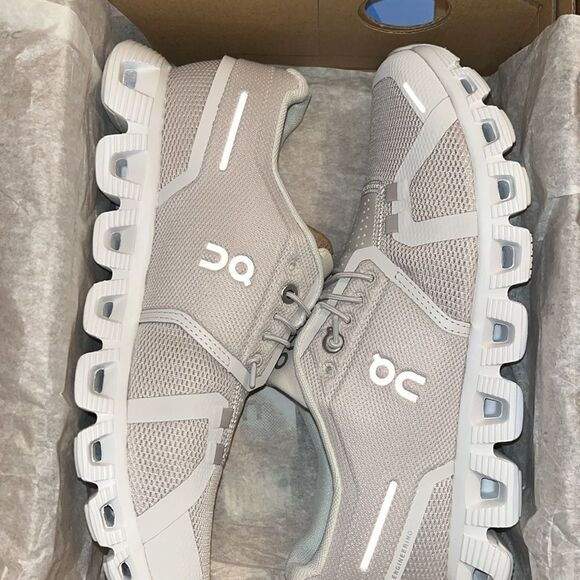 On Cloud 5 Running Shoes size 8W Brand New in the Box - Picture 10 of 10